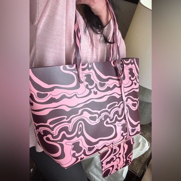 Authentic MANSUR GAVRIEL Leather Patterned Tote with large zip top wristlet - Picture 14 of 16